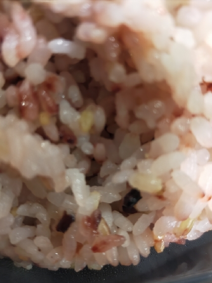 おはようございます＼(^^)／黒米、味は白米とあまり変わらず自然で栄養が増えてε٩(๑>▽<)۶з嬉しい～♪♪これならいつ食べてもOKよー！