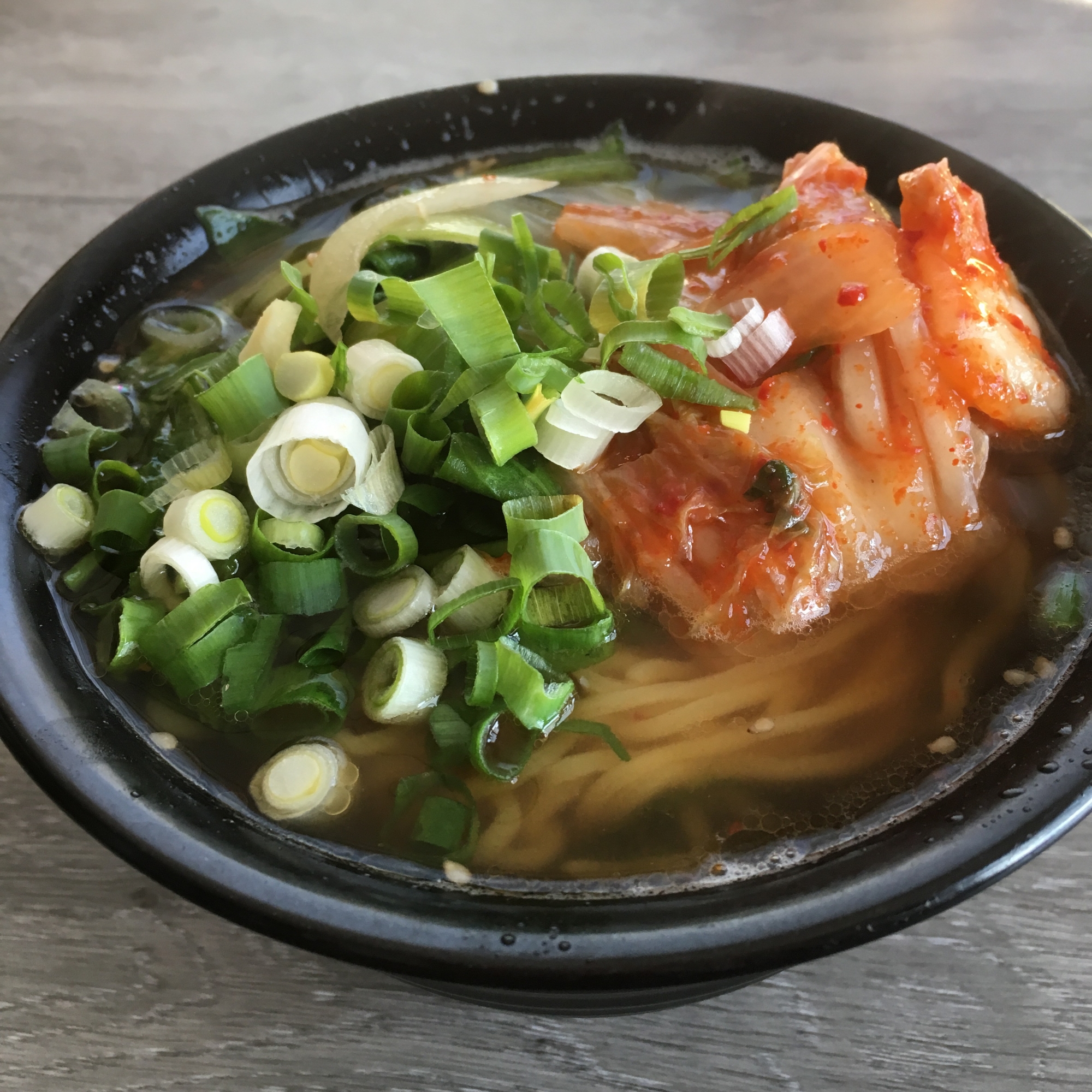 小松菜と玉ねぎのキムチラーメン♪