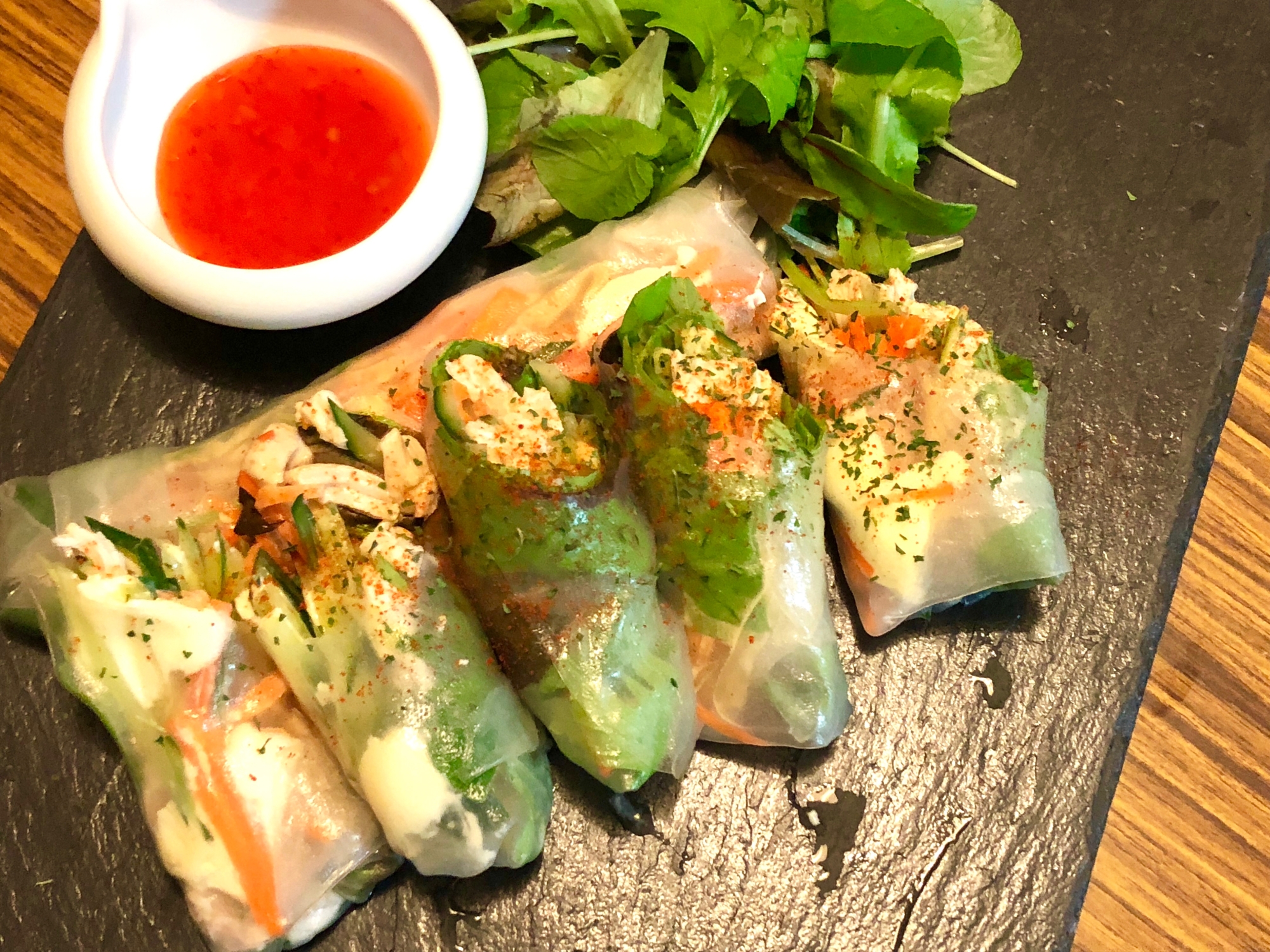 鶏ささみとクリームチーズの生春巻き