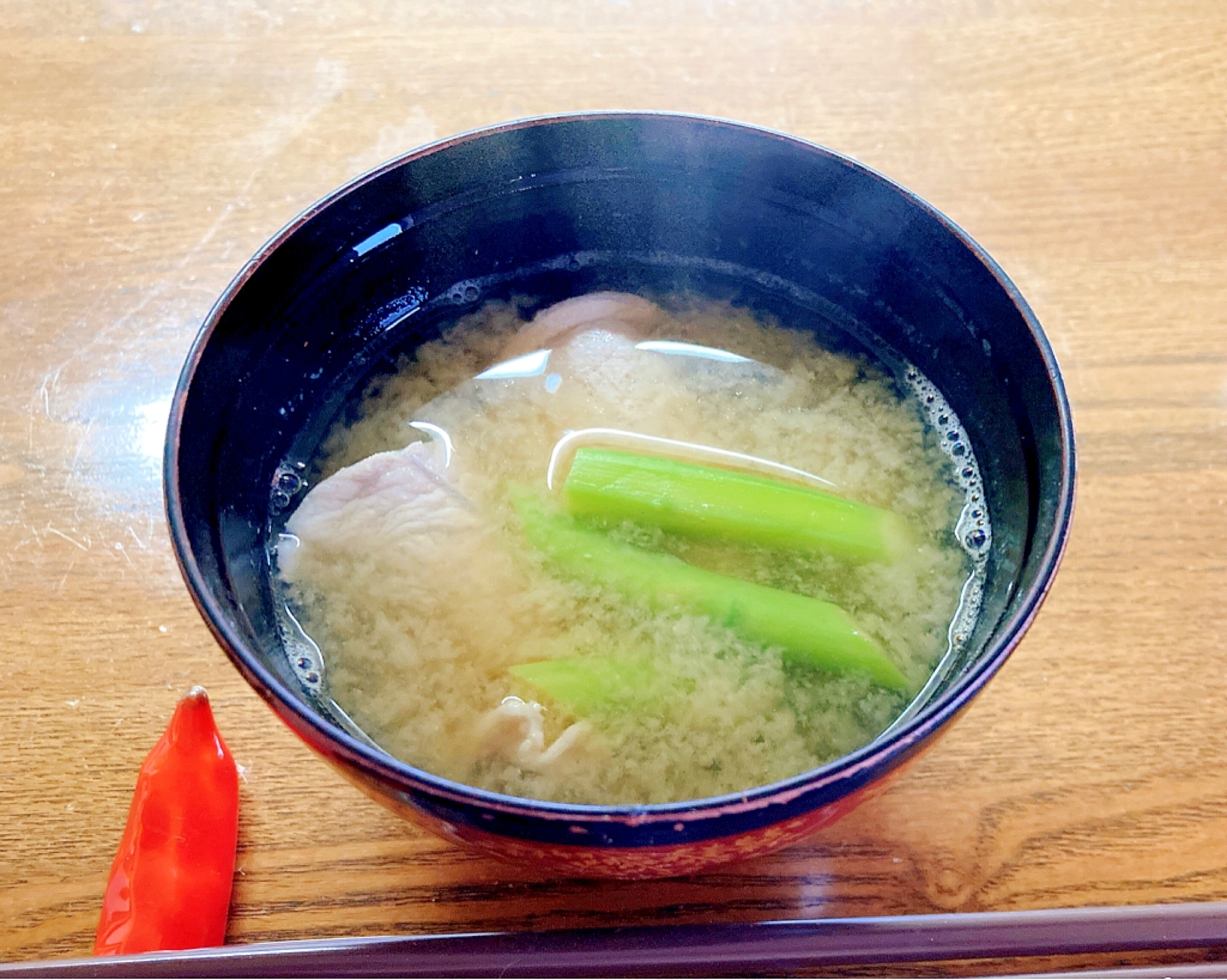 アスパラと豚肉の味噌汁