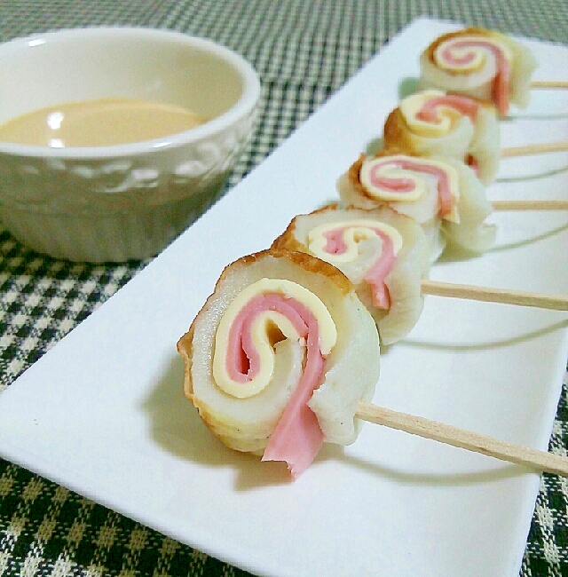 一口おつまみ♡竹輪のハムチーズ巻き串