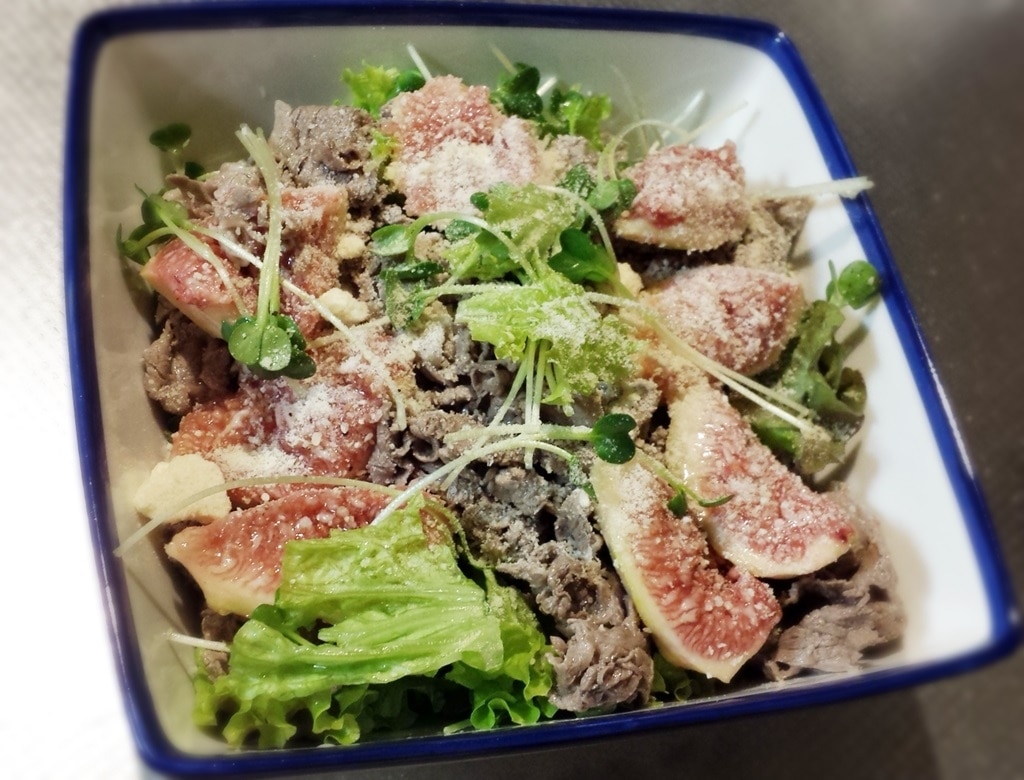 牛肉ラーメンとフルーツサラダセット 牛肉ラーメンとフルーツサラダ