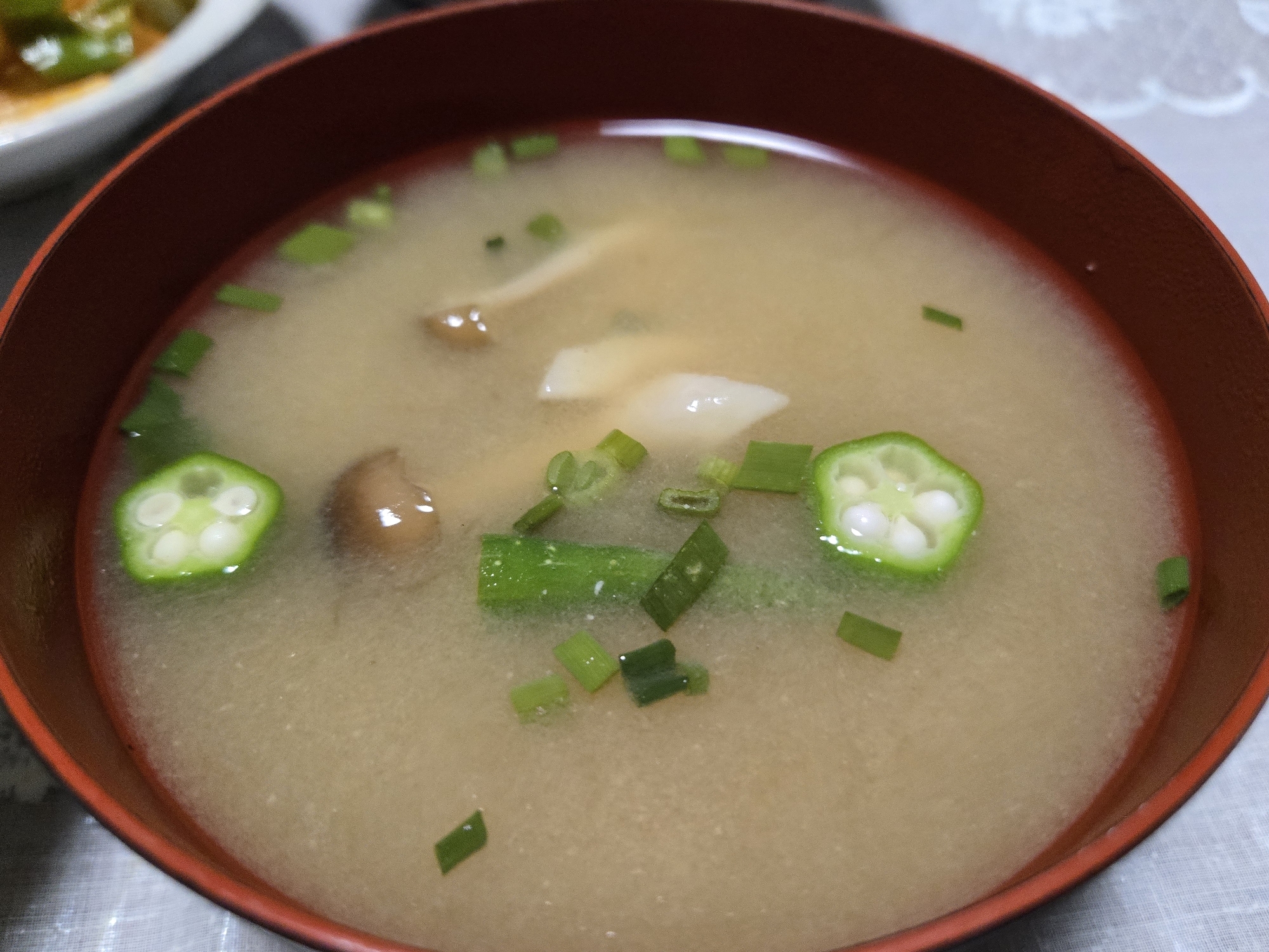 しめじとオクラの味噌汁