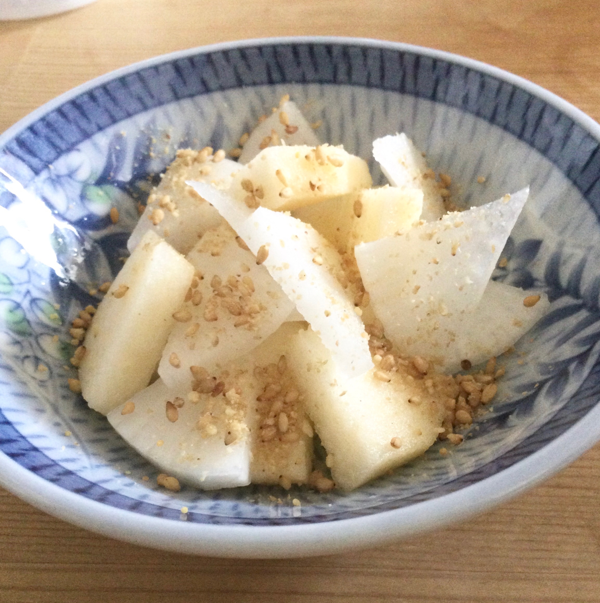 りんごと大根の胡麻和え♪ …*  ✿.*