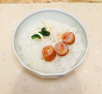 魚肉ソーセージとネギとごま油と塩コショウ混ぜご飯