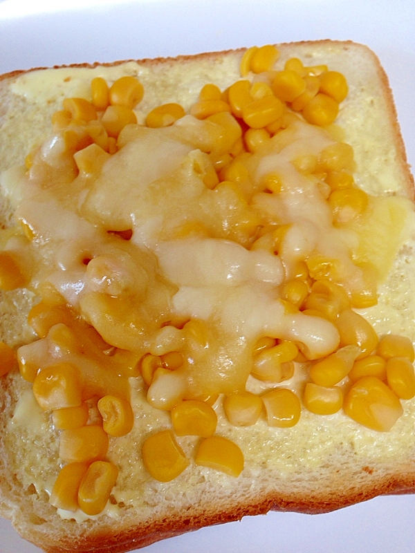 マヨネーズでコーンピザトースト