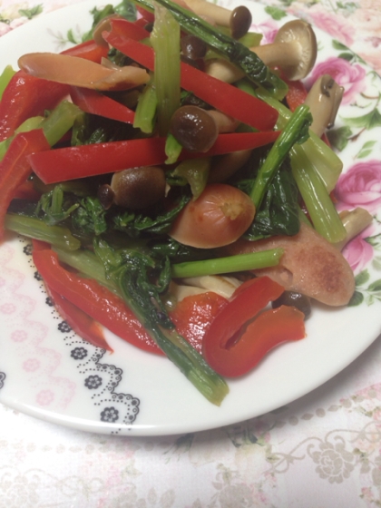 今夜の夕食に作りました♡パプリカの赤と小松菜の緑が鮮やかで、食卓が華やかになりました〜♡とっても美味しかったです♡ご馳走様でした♡(^^)♡