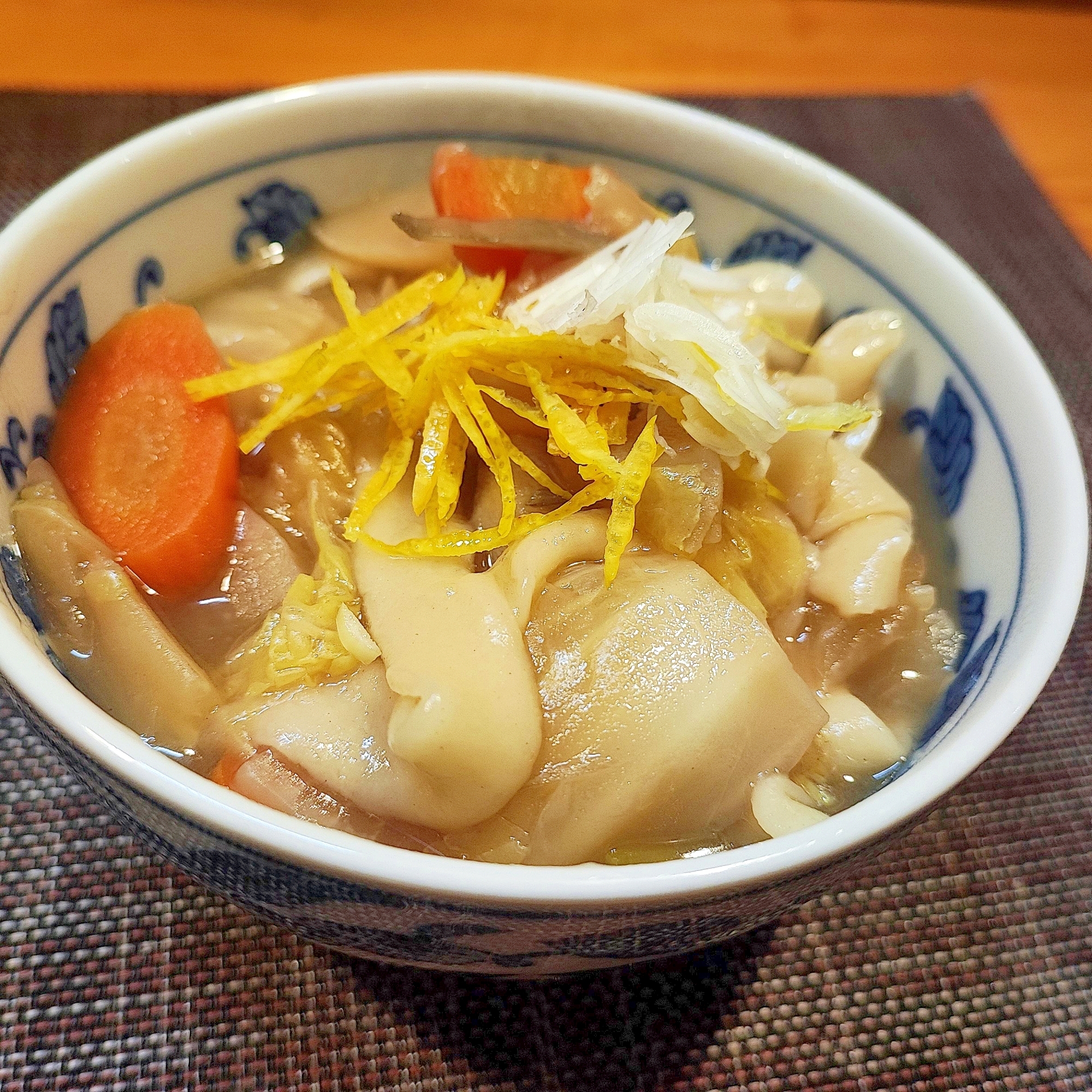 ゆず香る野菜たっぷり醤油ほうとう