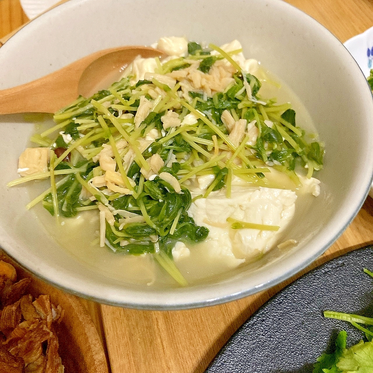 レンチンおかず★豆苗と帆立の温豆腐