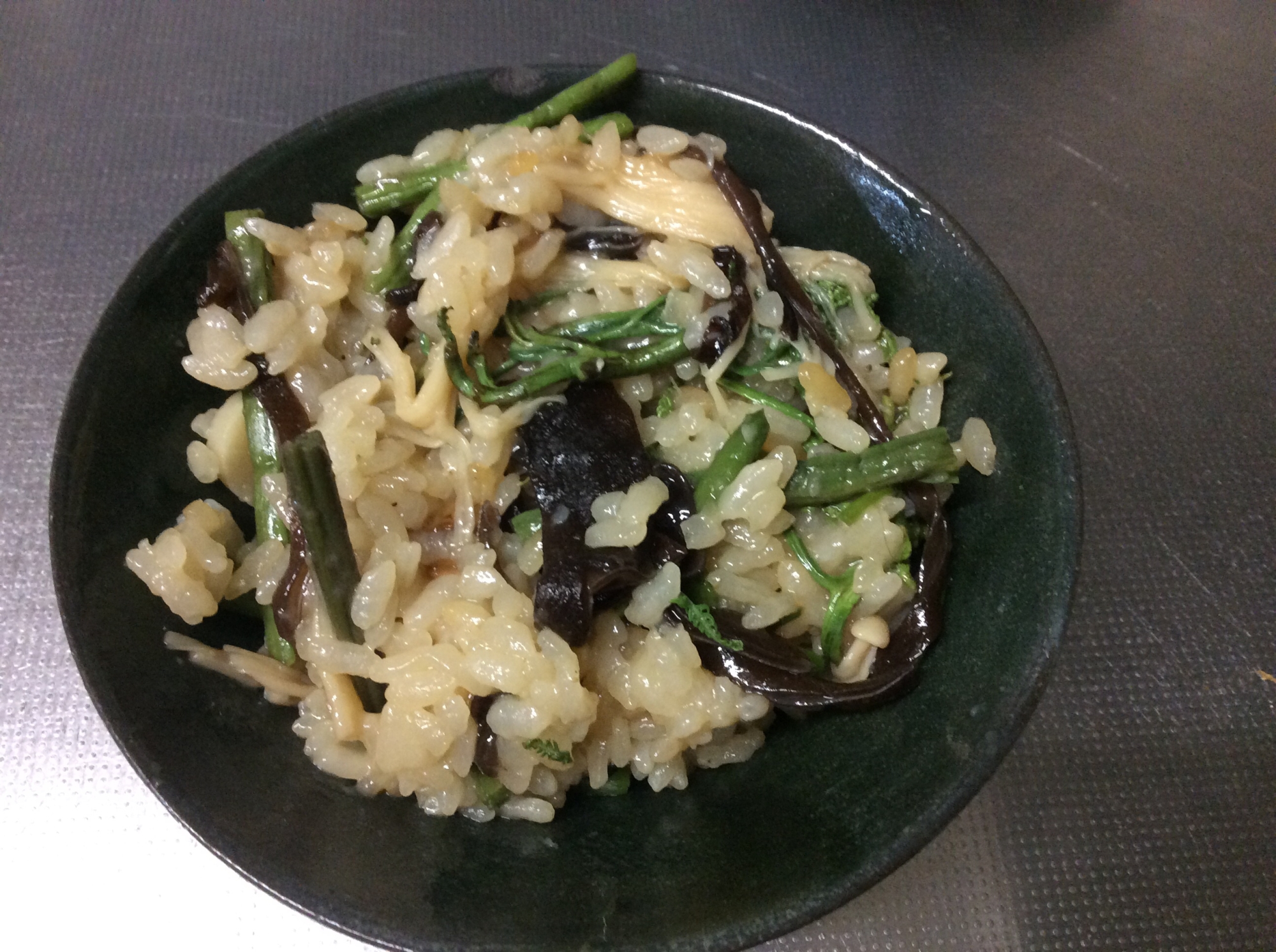 切餅で山菜おこわ炊き込みご飯(すき焼きタレ+味覇)