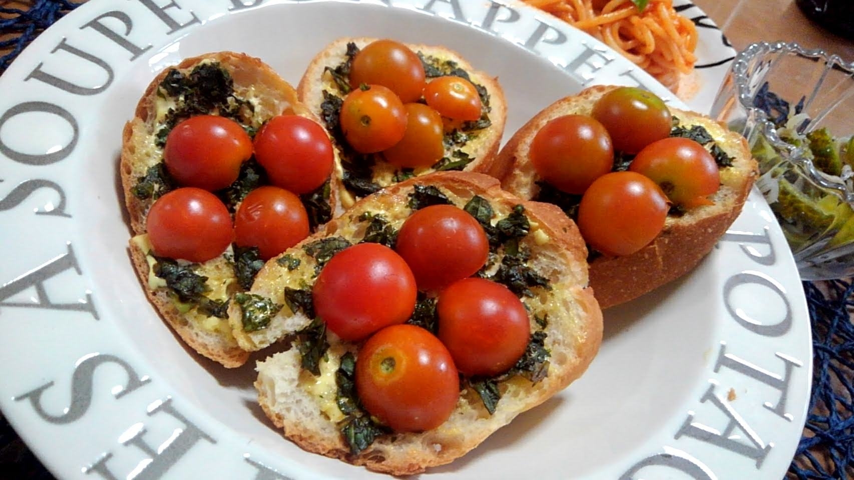 フランスパンで作るミニトマトバジルトースト☆