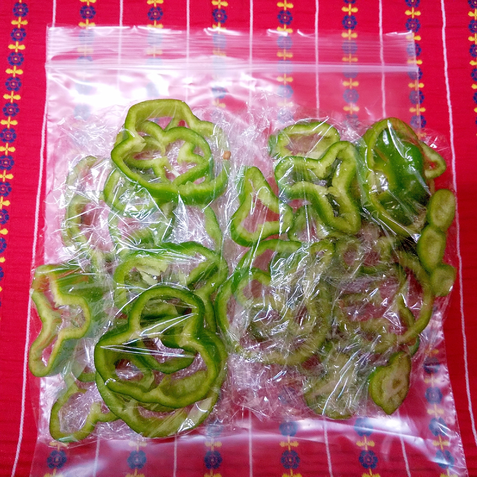 ピーマン輪切りの冷凍保存 レシピ 作り方 By Mimi2385 楽天レシピ