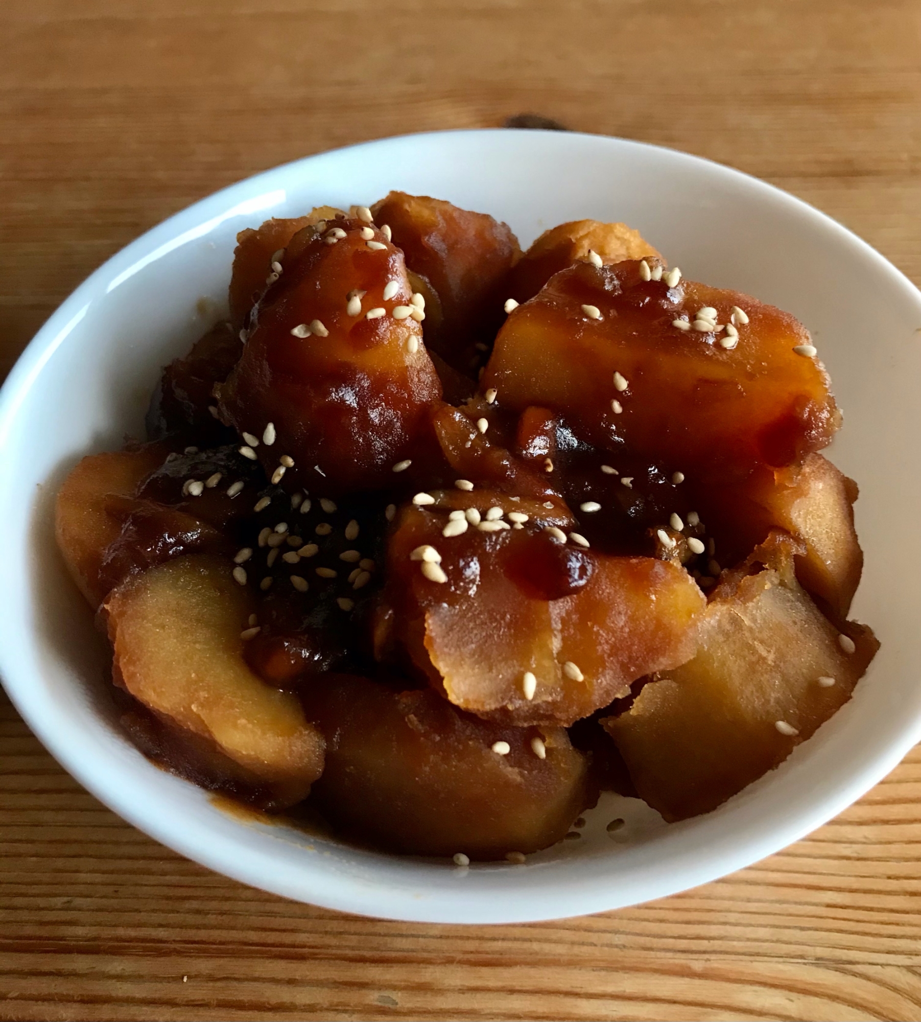 韓国料理　じゃがいもの煮物　カムジャジョリム