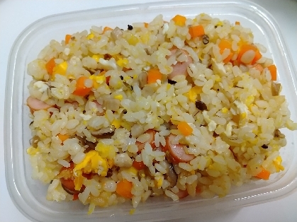 人参としめじの卵炒飯