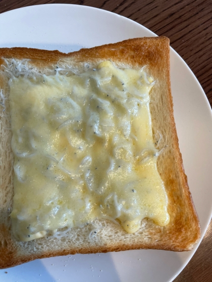 ジャコとチーズのトースト