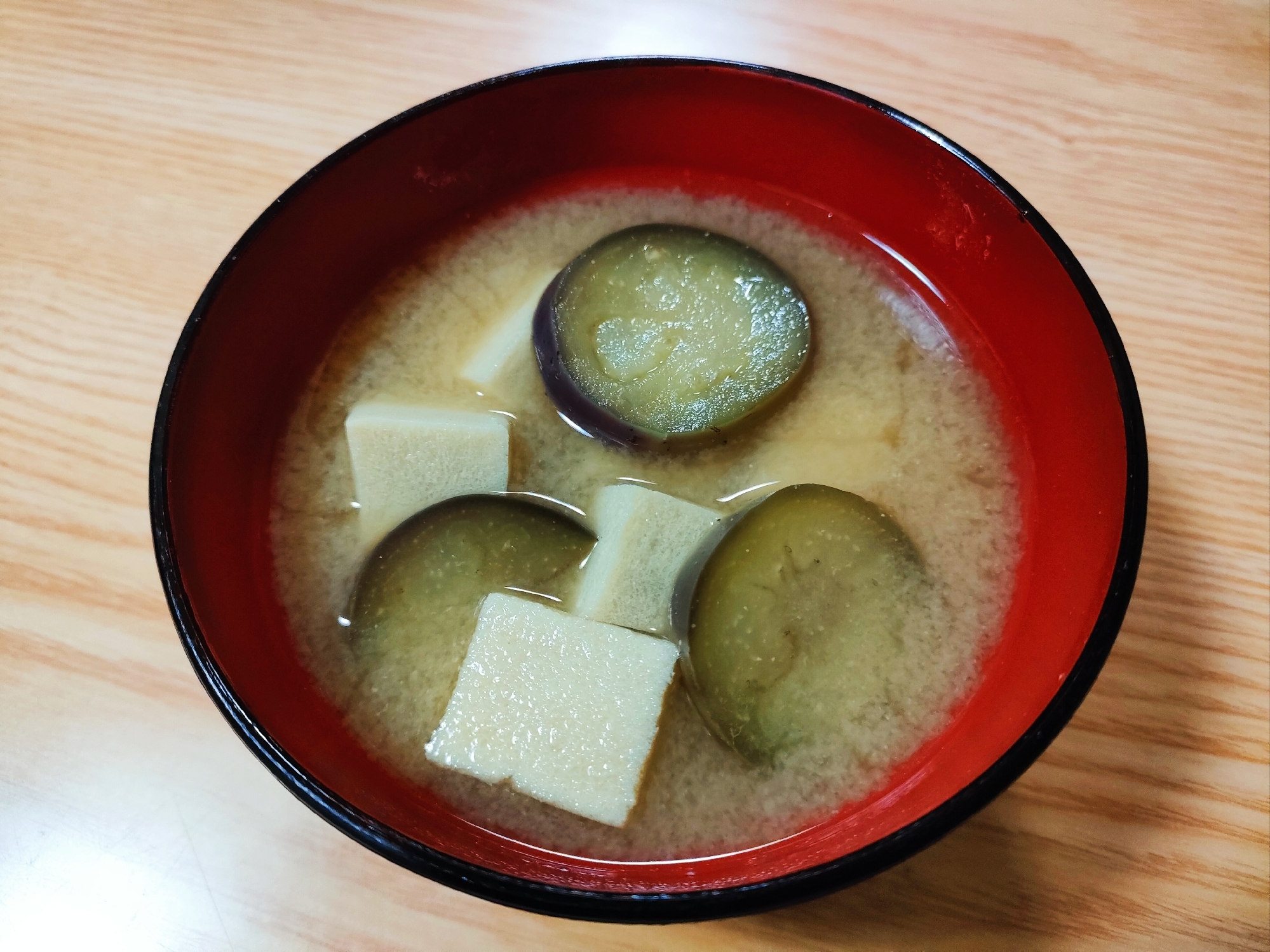 なすと高野豆腐の味噌汁