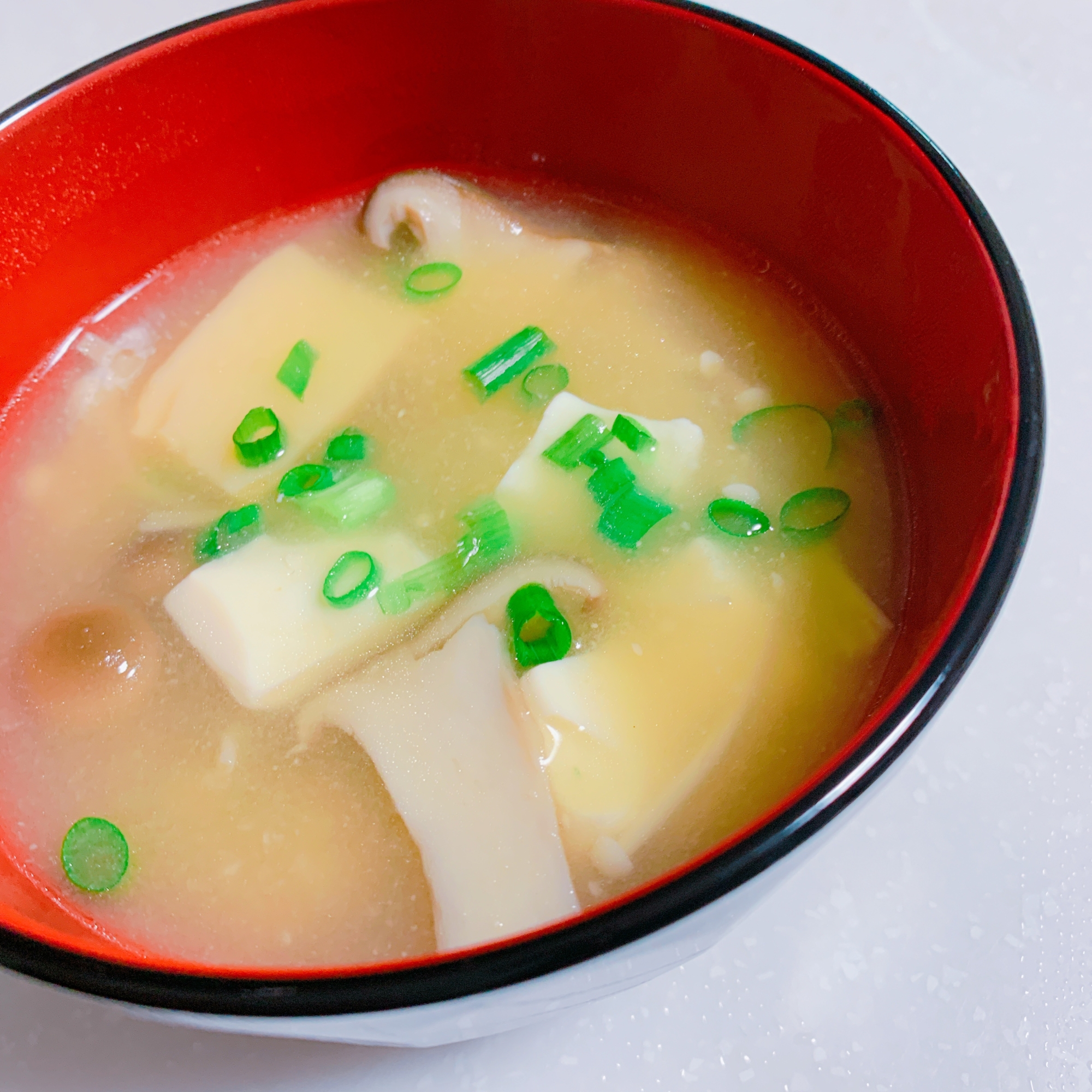 3種のきのこと豆腐のお味噌汁