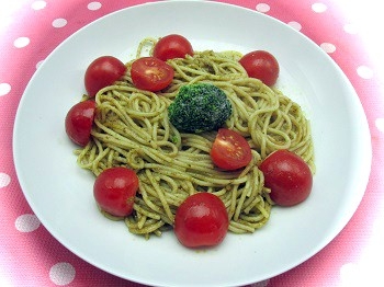 こんにちは。
昼食に作り、バジルの風味を味わい美味しく頂きました。
御馳走様でした。