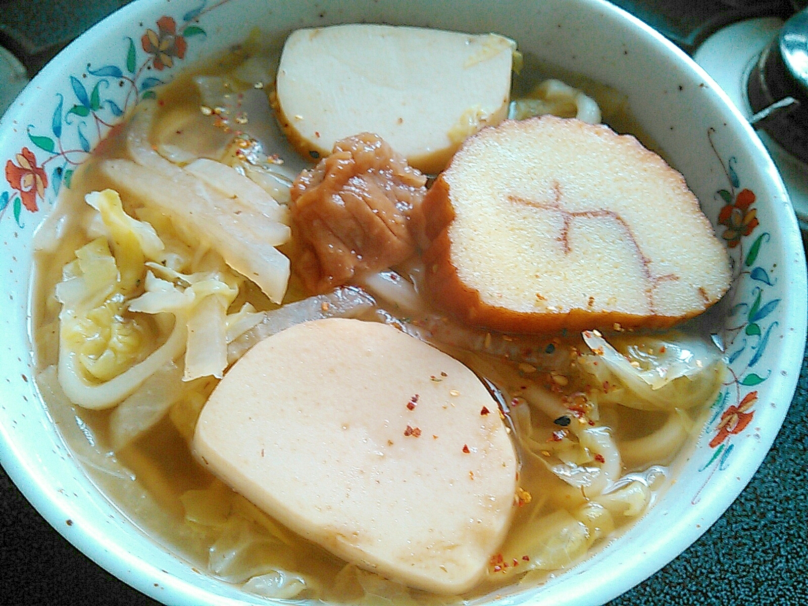 大根キャベツ伊達巻かまぼこ梅干うどん