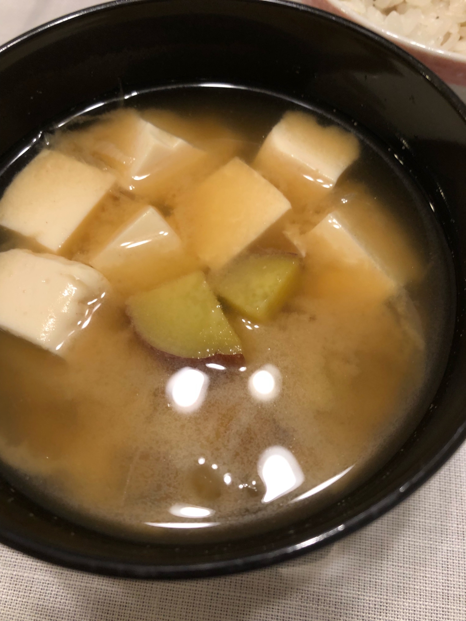 さつまいもとたまねぎと豆腐の味噌汁 レシピ 作り方 By おいしいごはんが食べたい 楽天レシピ