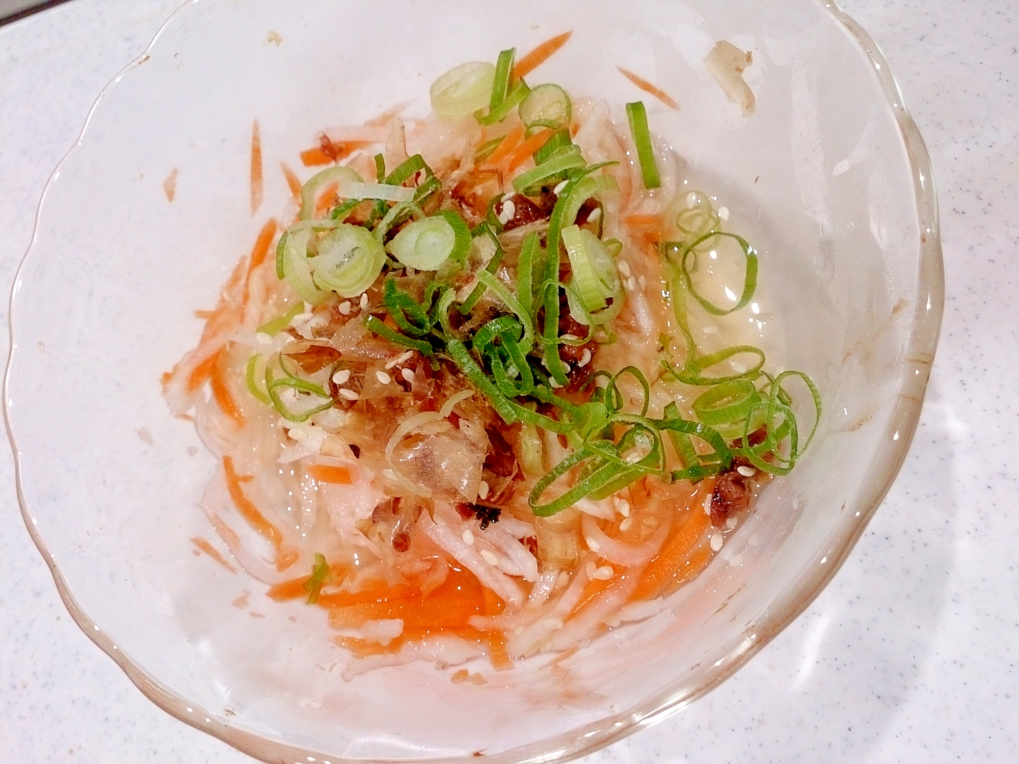 大根と人参の寿司酢で簡単 梅サラダ