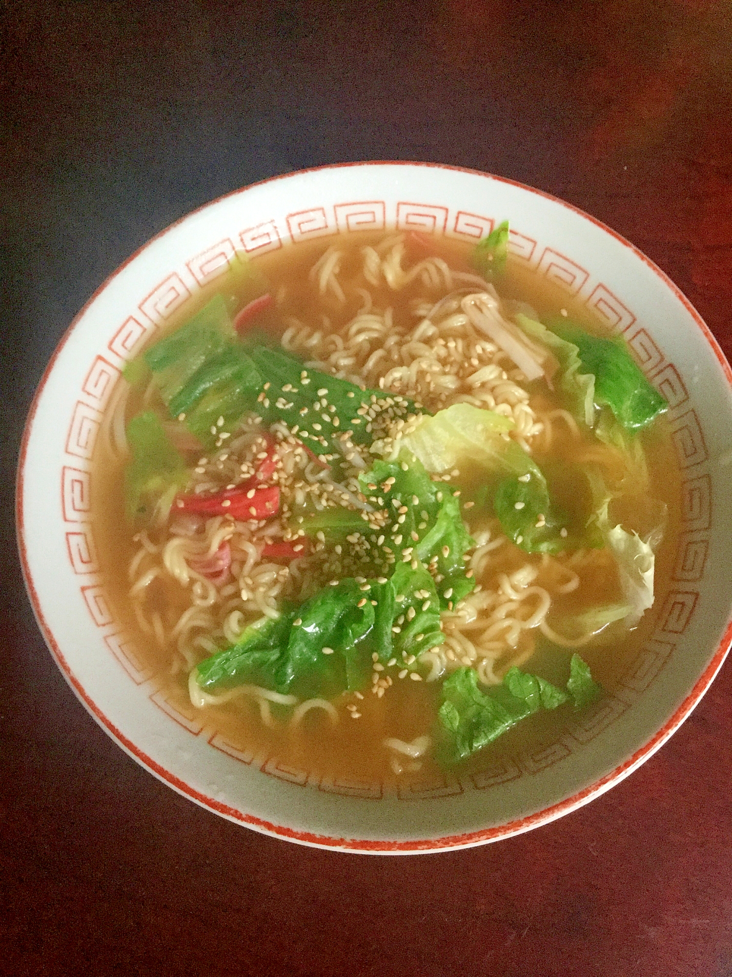 レタスとカニカマの餡かけラーメン【明星チャルメラ】