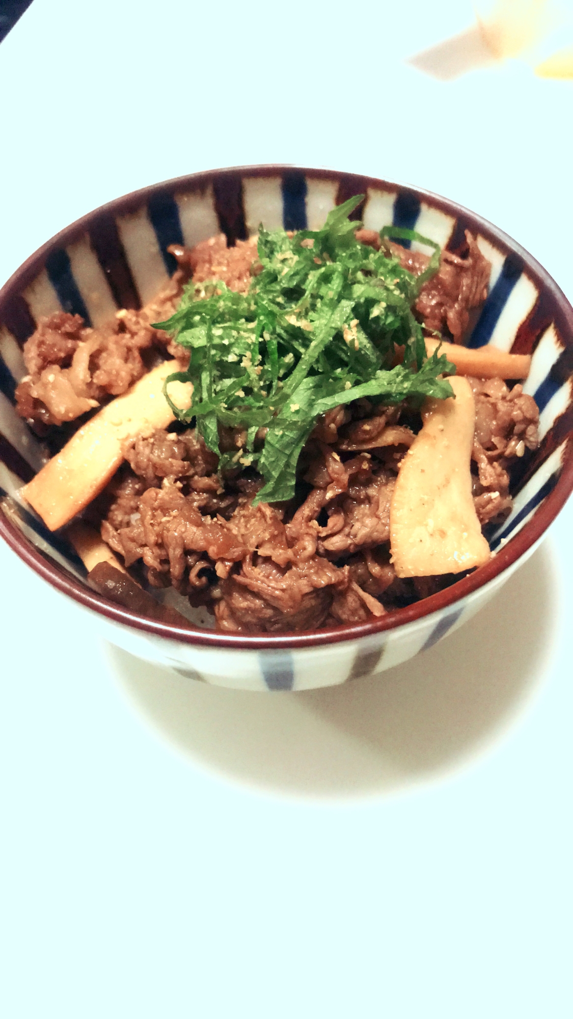 味付は焼肉のたれのみ 牛細切れ肉とエリンギの焼肉丼 レシピ 作り方 By Cocopoteito 楽天レシピ