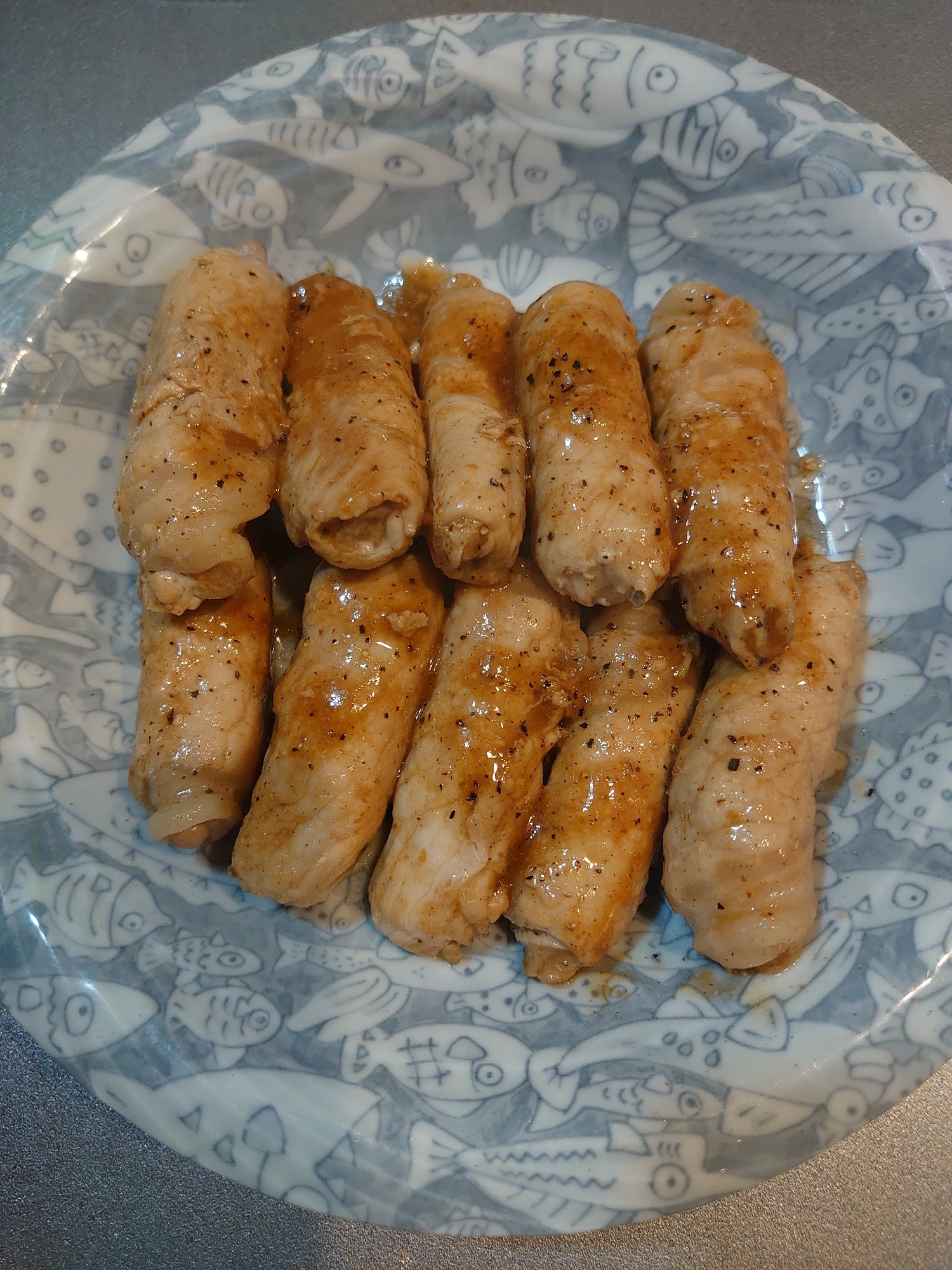 豚ロースの肉巻き　大葉と梅ドレッシングで
