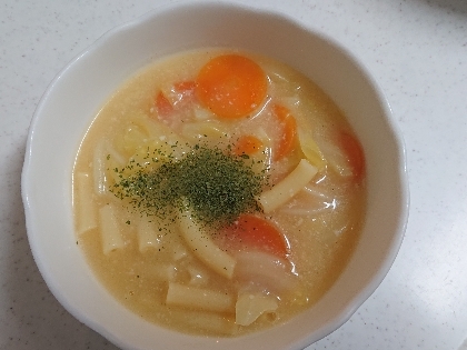 鶏ハムとマカロニのほっこり野菜スープ