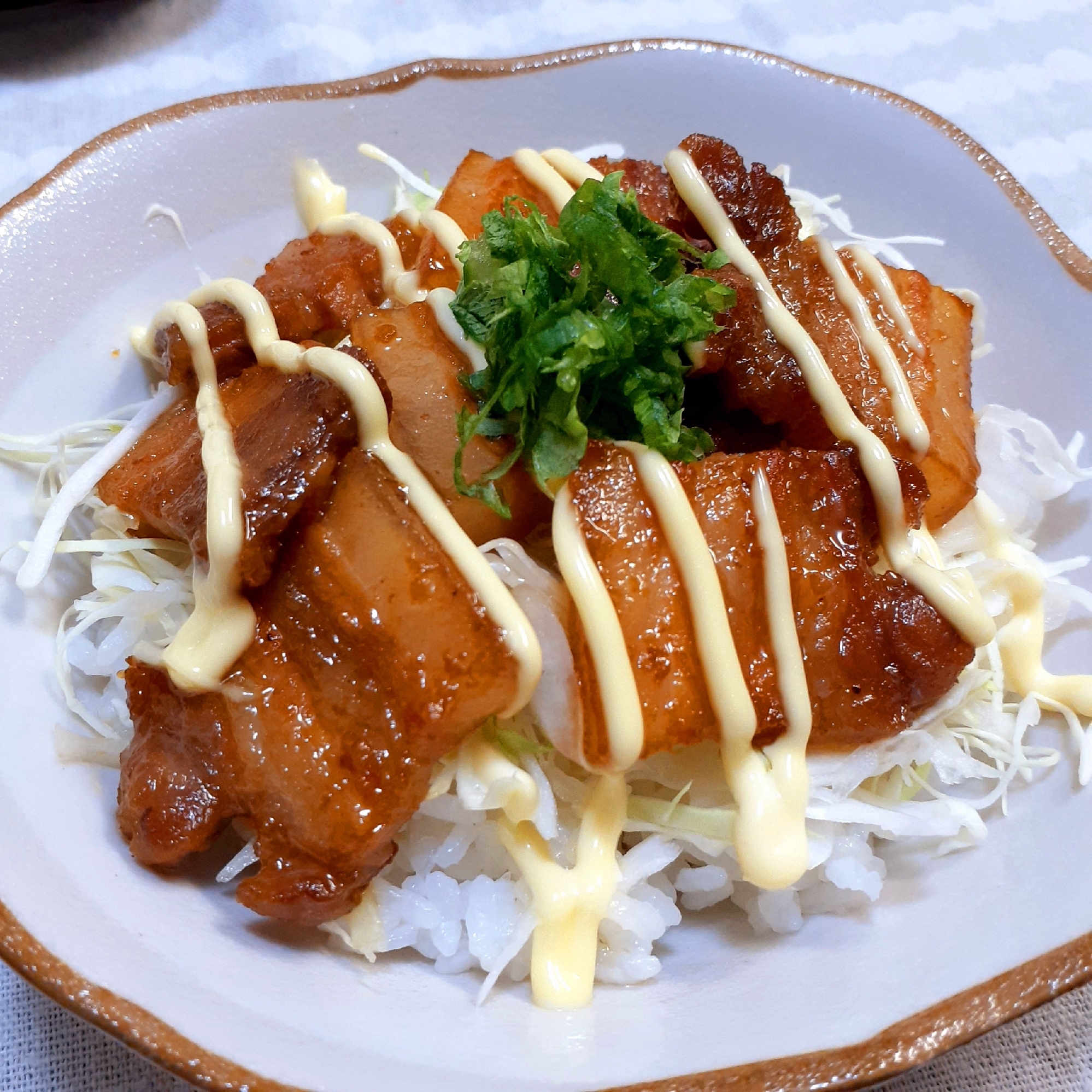 食欲増し増し甘辛豚バラ丼！