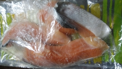 鮭が安くてたくさん買ったので冷凍保存しました♡ありがとうございますヾ(^▽^)ﾉ