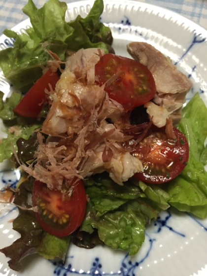 サラダ菜とサラダチキンとプチトマトの和風サラダ