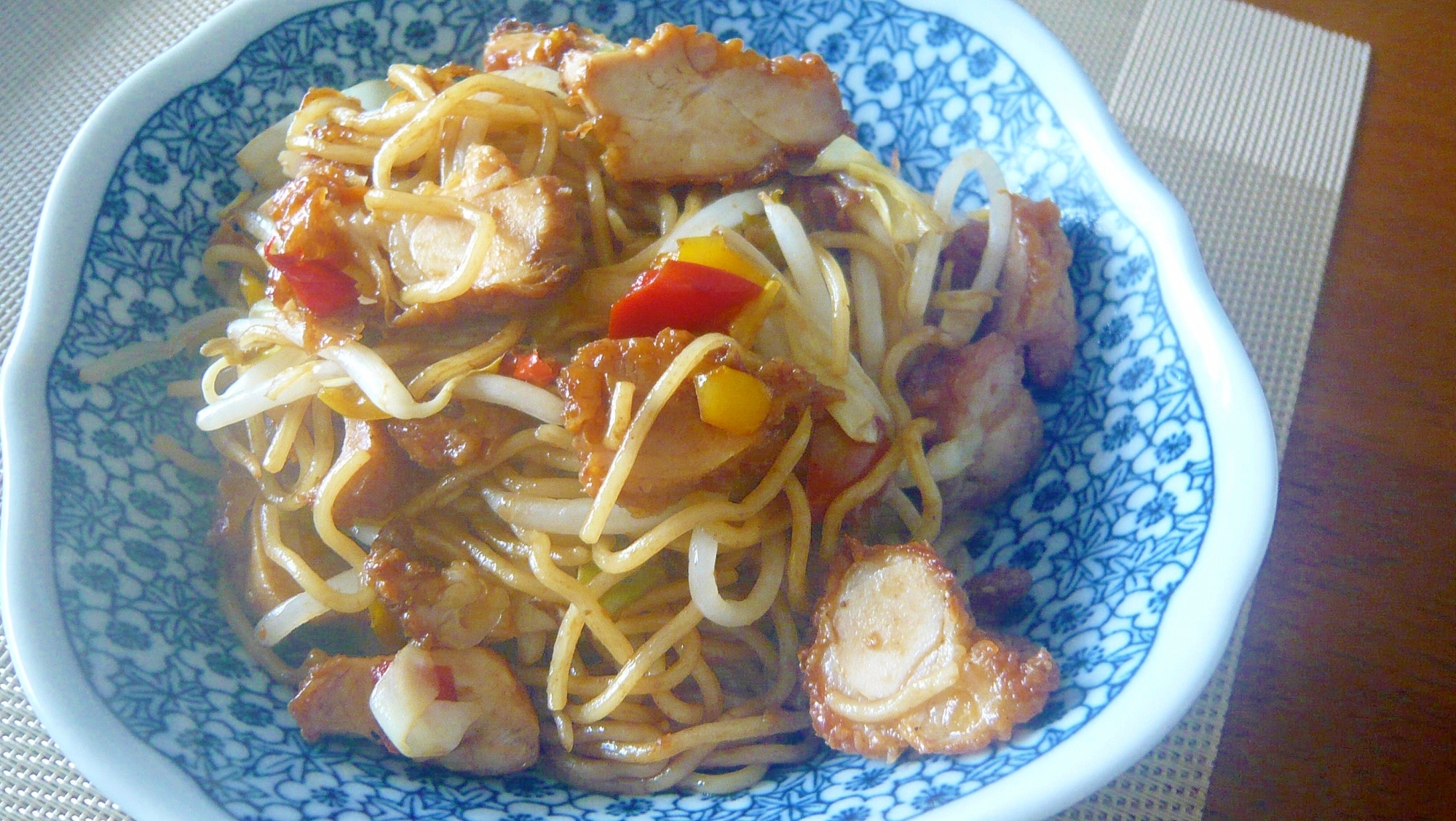 ♥　唐揚げ＆３色ピーマン入り焼きそば　♥