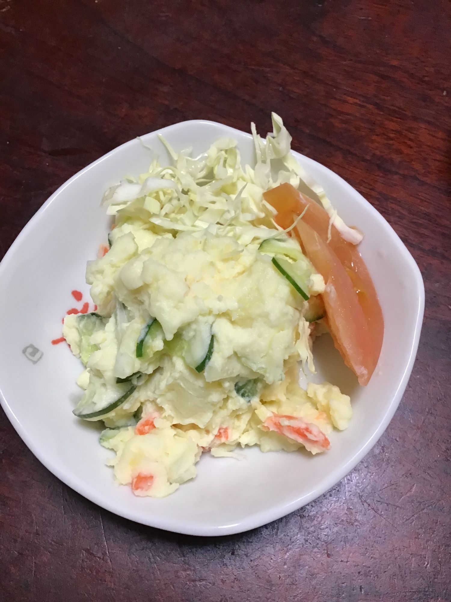 柚子の酸味が効いたカニカマと野菜のポテトサラダ。