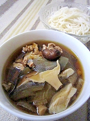 栄養ばっちり★肉と野菜ときのこだれのつけそうめん