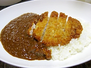 どこかの喫茶店で食べたような懐かしい味のカツカレー