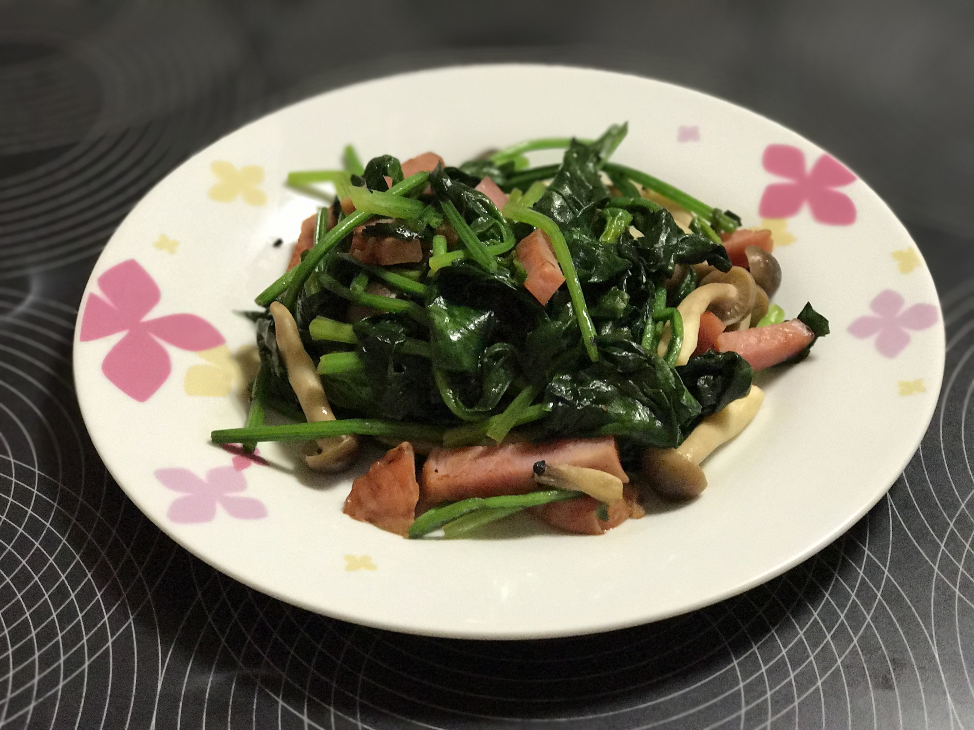 ほうれん草とベーコンのキノコ炒め レシピ 作り方 By Emi S Kitchen 楽天レシピ