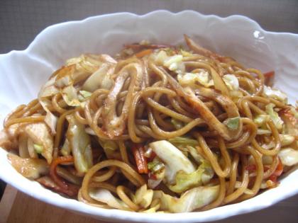 ウスターソースが入ると好みのほんのり甘めの味になりました～♪とっても美味しかったです！市販の粉ソースにはウスターソースをプラス、が定番になりそうです（＾＾）
