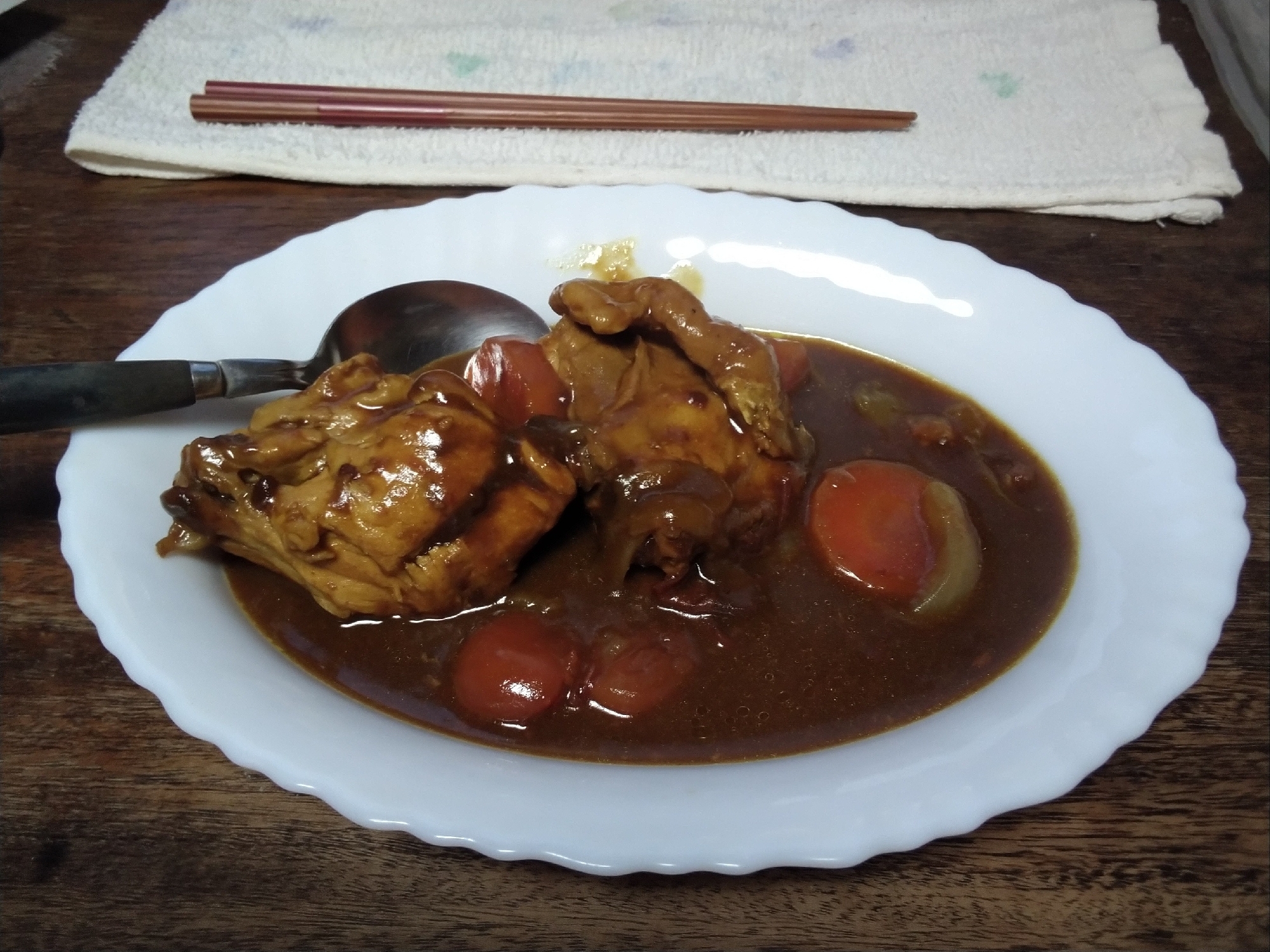 ぶつ切り骨付き鶏肉でカレー