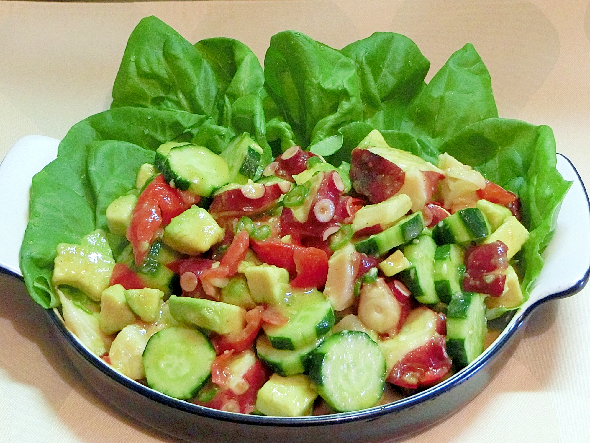 タコとたっぷり野菜のサラダ