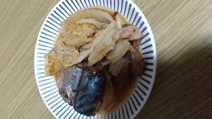 鯖の味噌煮缶と白菜だけで味付けいらず