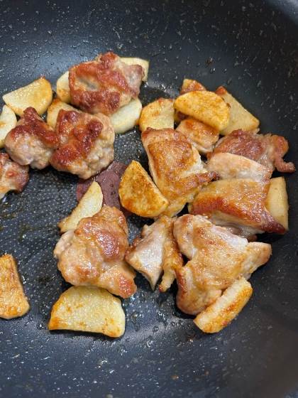 ごはんがススム☆鶏肉と長芋のバター醤油炒め