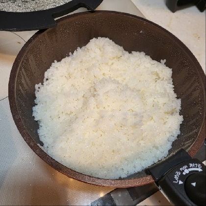 美味しく炊けました。初めてお鍋ご飯炊きましたが、炊きたてはもちろん、冷凍をチンしてもふっくらが残っていて本当に美味しかった、手間がかかるイメージでしたが大丈夫。