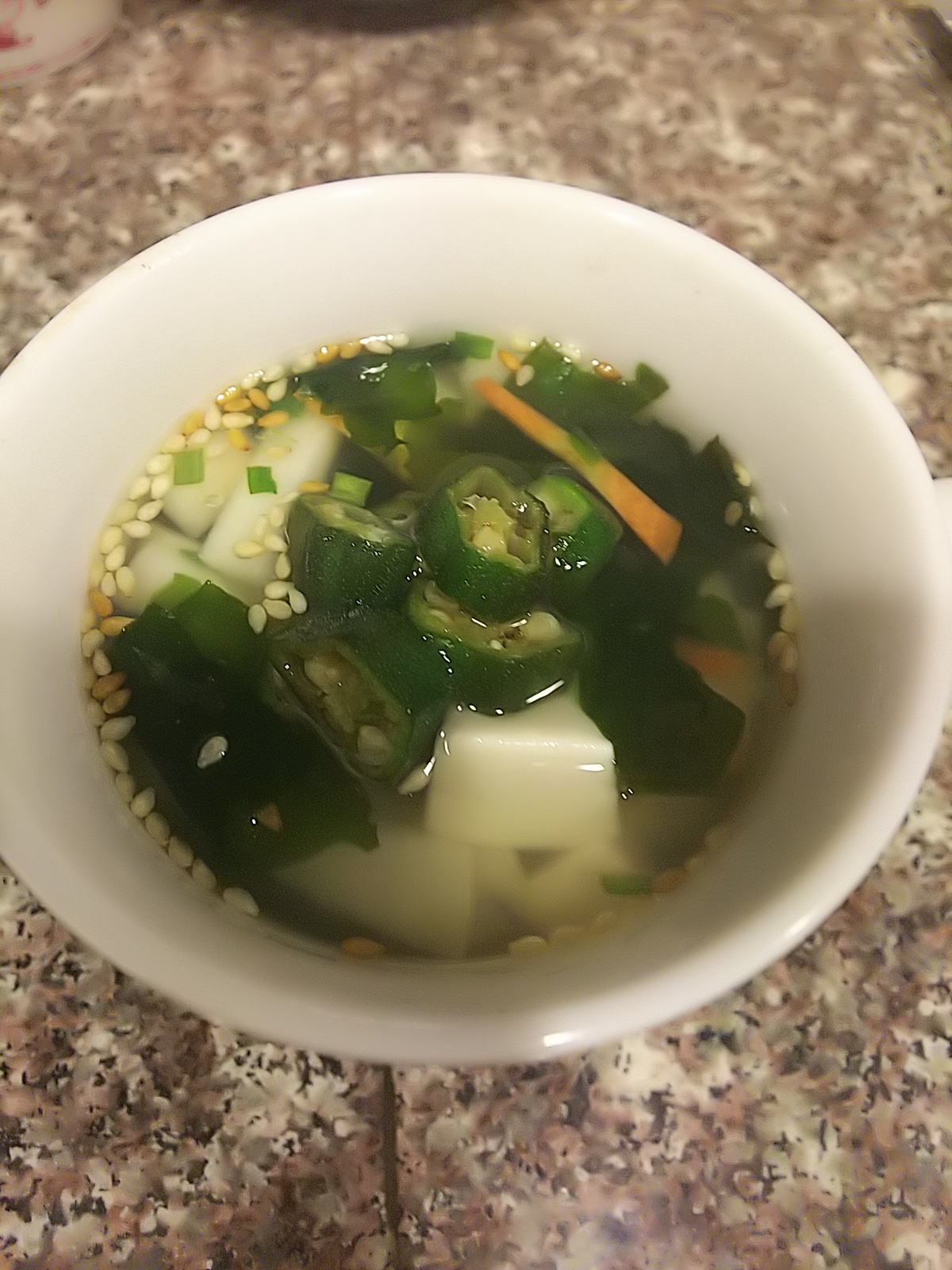 かぶと豆腐のニンニクわかめスープ