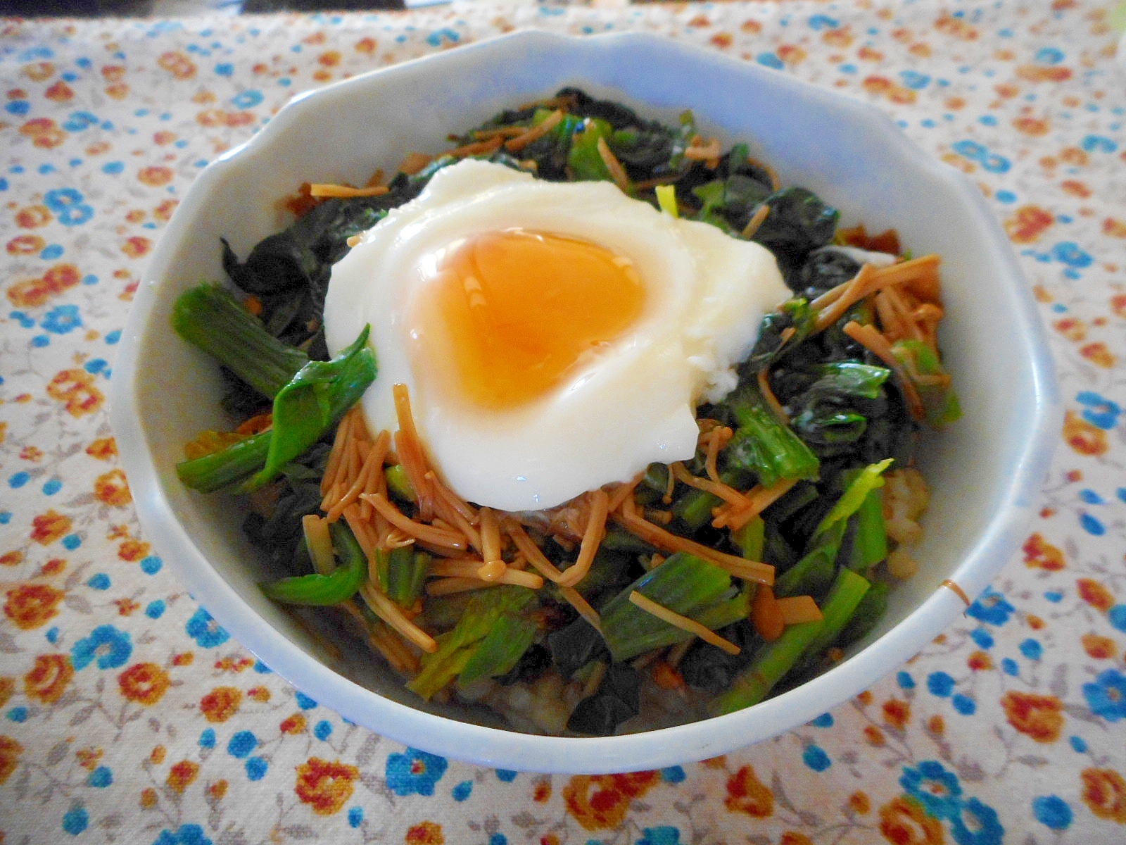 えのきとほうれん草の温玉丼