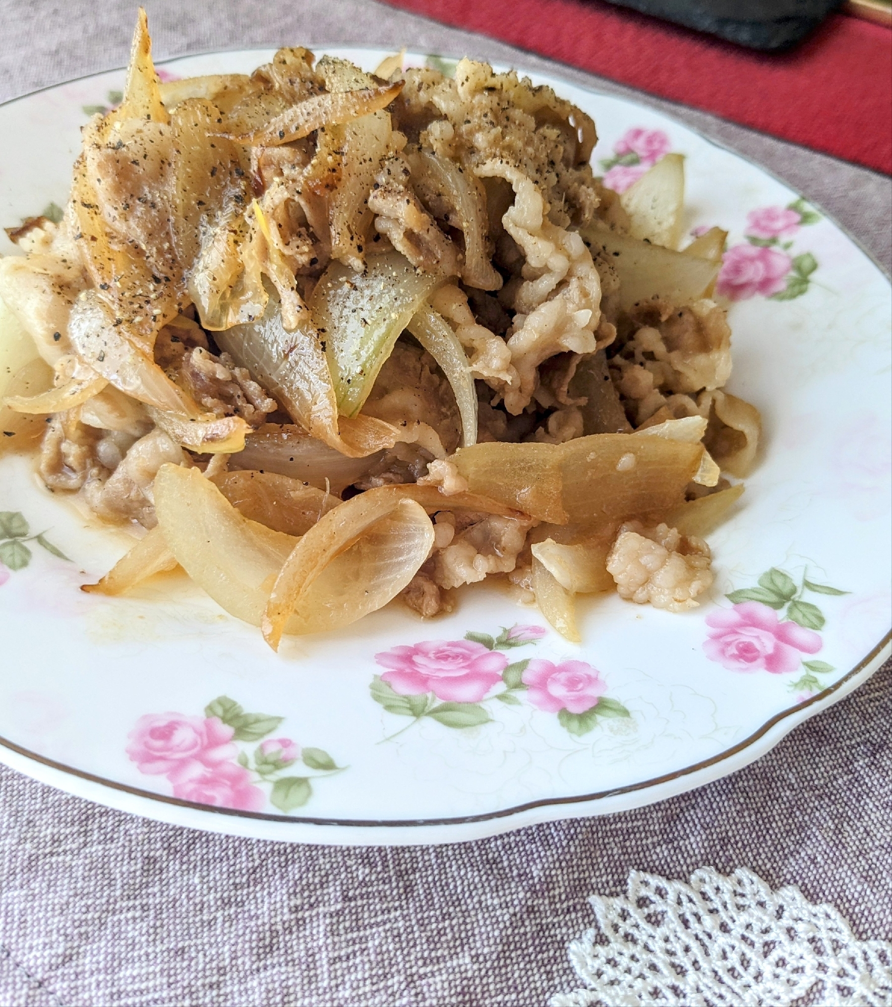 出汁醤油と生姜チューブで簡単!豚の生姜焼き風に♪