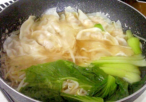 野菜たっぷりもちもち水餃子鍋 レシピ 作り方 By デラみーやん 楽天レシピ