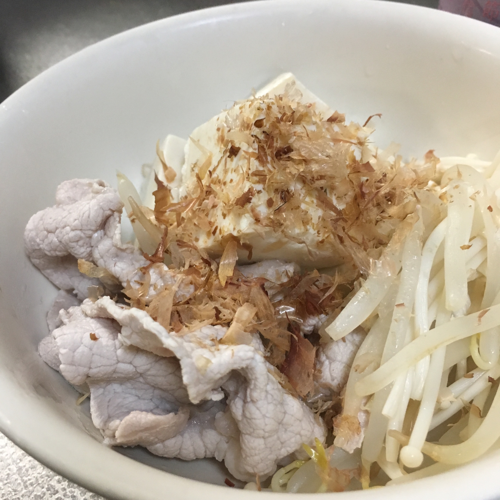 出し醤油で湯豆腐