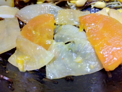 食べきりレシピ「にんじん＆だいこんの皮のきんぴら」