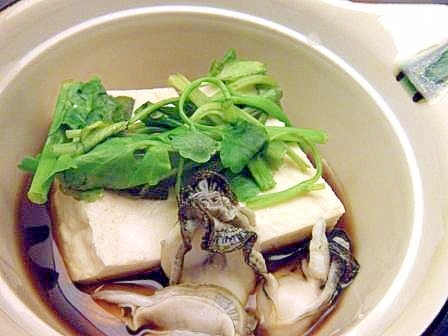シンプル♪牡蠣入り湯豆腐